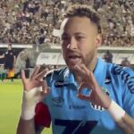 neymar-brilha,-marca-hat-trick-e-garante-vitoria-crucial-do-santos-na-luta-contra-o-z4