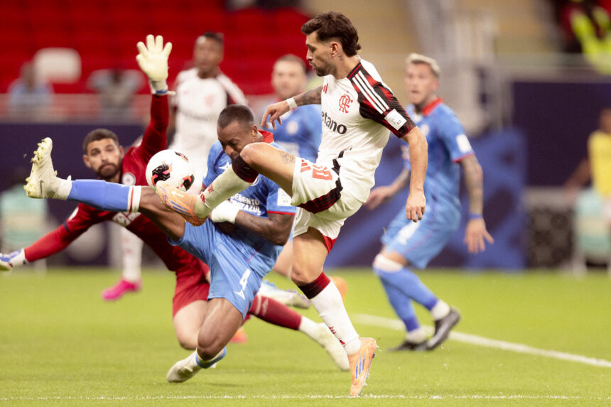 flamengo-vence-cruz-azul-e-avanca-na-copa-intercontinental 