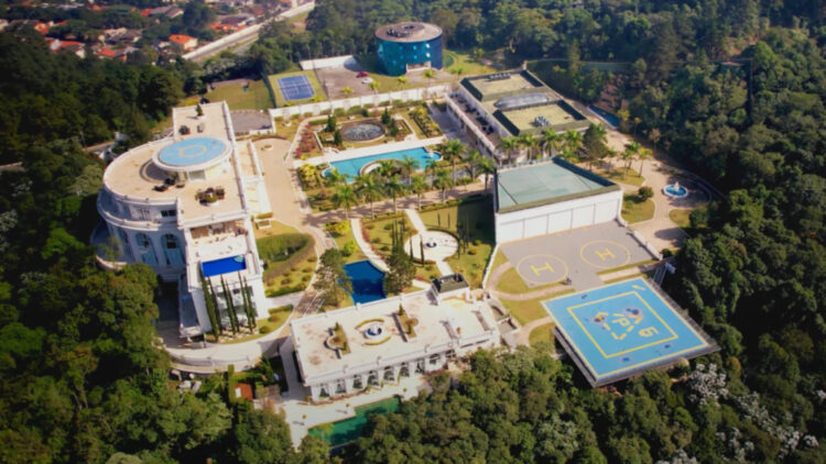 maior-mansao-do-brasil-e-de-apresentadora,-tem-17-mil-metros-quadrados-e-vale-r$-1-bilhao