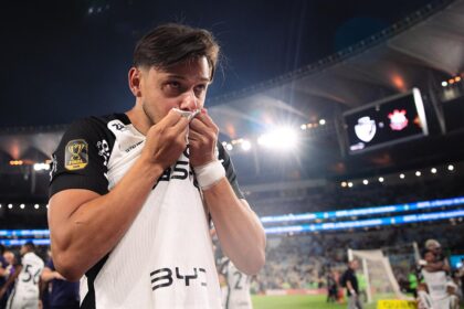 corinthians-se-despede-de-angel-romero,-idolo-paraguaio-e-estrangeiro-mais-vencedor-do-clube