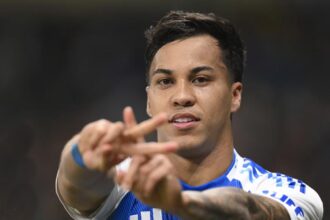 cruzeiro-bate-o-pe-e-recusa-proposta-milionaria-do-flamengo-por-kaio-jorge
