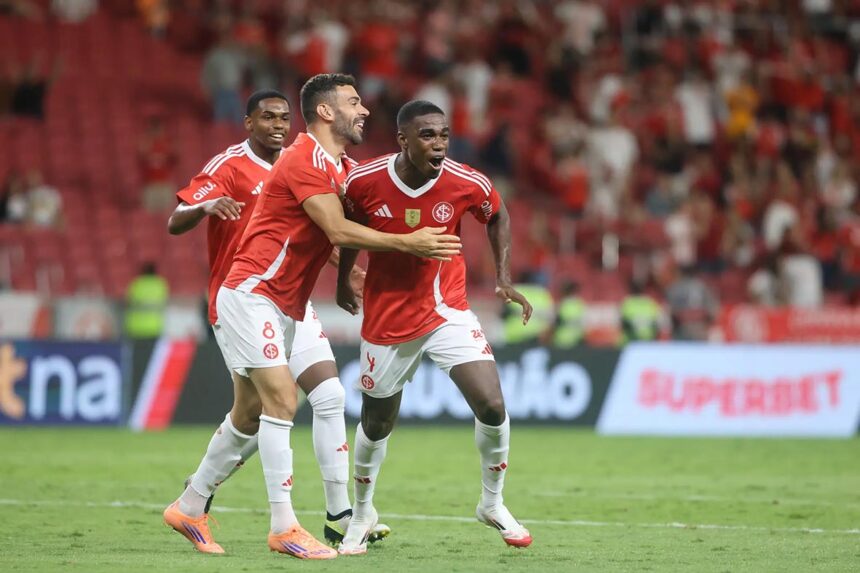 internacional-vence-inter-de-santa-maria-e-mantem-lideranca-no-gauchao