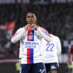 endrick-brilha-com-hat-trick-e-lyon-goleia-metz-por-5-a-2-no-campeonato-frances