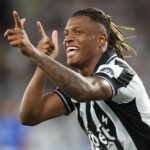 botafogo-goleia-o-cruzeiro-na-estreia-do-brasileirao-e-assume-lideranca
