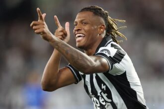 botafogo-goleia-o-cruzeiro-na-estreia-do-brasileirao-e-assume-lideranca