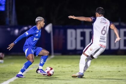 cruzeiro-conquista-vitoria-suada-no-apagar-das-luzes-no-mineiro