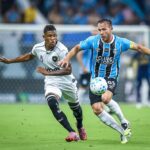 gremio-goleia-o-botafogo-em-jogo-eletrizante-no-brasileirao