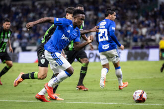 cruzeiro-domina-america-mg-no-mineirao-e-assume-lideranca-isolada