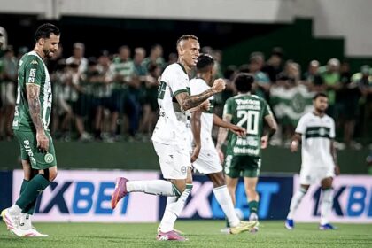 chapecoense-e-coritiba-protagonizam-empate-eletrizante-em-duelo-de-seis-gols