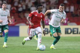 palmeiras-vence-internacional-por-3-a-1-e-assume-a-lideranca-do-brasileirao