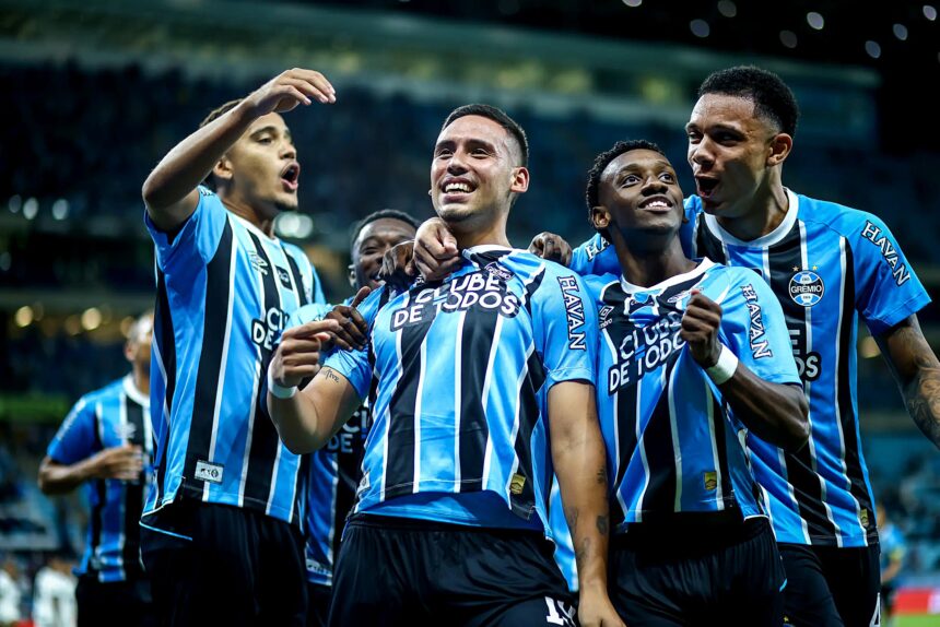 gremio-bate-atletico-mg-de-virada-e-afunda-galo-no-z4