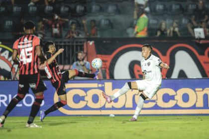 vitoria-vence-atletico-mg-no-barradao;-galo-se-aproxima-da-z4