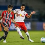 sao-paulo-vira-sobre-o-red-bull-bragantino-e-assume-a-lideranca-isolada-do-brasileirao