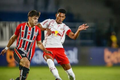 sao-paulo-vira-sobre-o-red-bull-bragantino-e-assume-a-lideranca-isolada-do-brasileirao