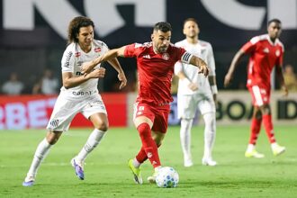 internacional-conquista-primeira-vitoria-no-brasileirao-sobre-santos-de-neymar