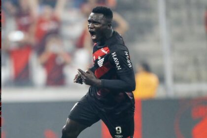 athletico-pr-vence-cruzeiro-e-coloca-raposa-na-zona-do-rebaixamento