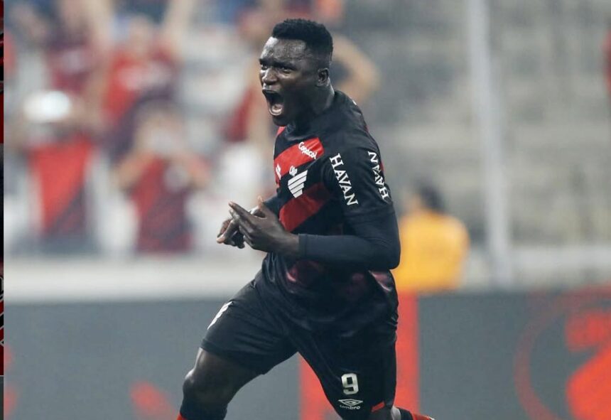 athletico-pr-vence-cruzeiro-e-coloca-raposa-na-zona-do-rebaixamento