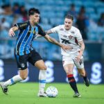 gremio-vence-o-vitoria-e-cola-no-g5-do-brasileirao
