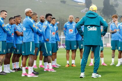 ancelotti-testa-rayan-e-leo-pereira-em-ultimo-ensaio-antes-de-amistoso-contra-o-egito