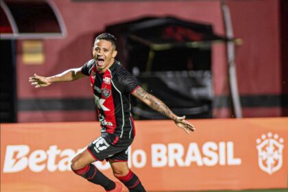 vitoria-goleia-athletico-pr-no-barradao-e-avanca-as-quartas-de-final-da-copa-do-brasil